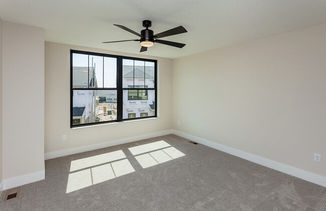 Building Photo - 2907 SW Prairie Trail Pkwy