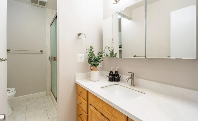 Building Photo - 1173 Capri Dr
