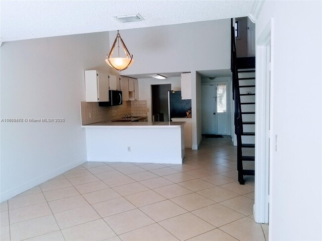 Building Photo - 6943 SW 40th St