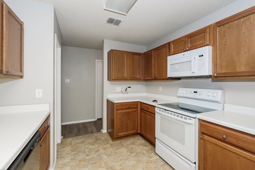 Building Photo - 816 Bessemer Dr