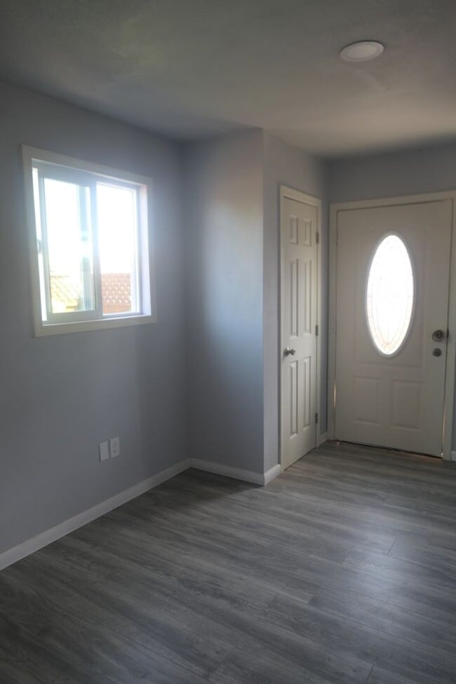 Building Photo - Studio Apartment Available. Watsonville, C...
