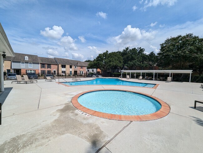 Pool Common Area - 1687 W Sam Houston Pky S