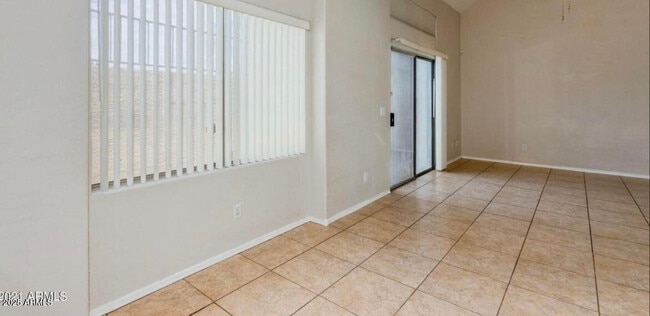 Building Photo - 2027 E University Dr