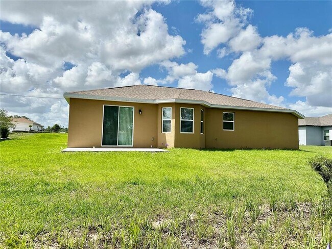 Building Photo - 13075 House Finch Rd