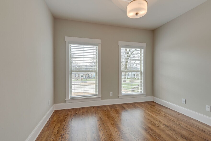 Front office space with closet - 562 Stevenson St