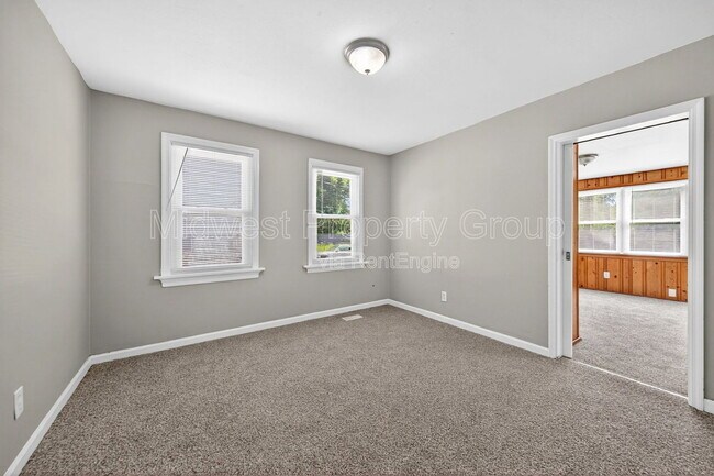 Building Photo - 10066 Dorothy Ave