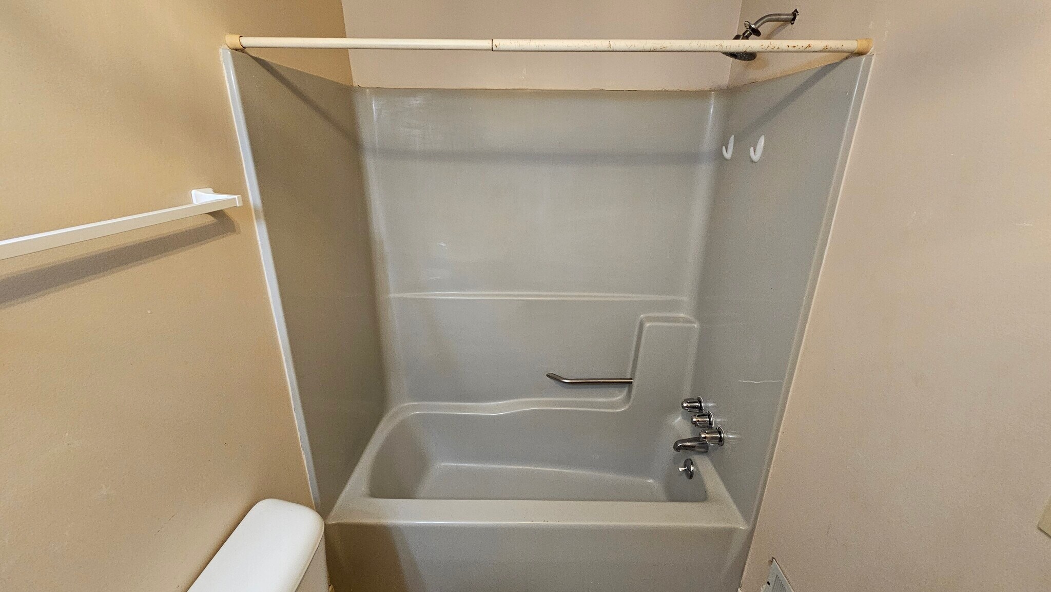 Full Bath - 4242 Allmond Ave