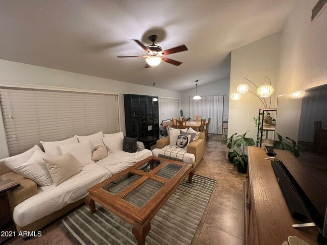 Building Photo - 4745 E St John Rd