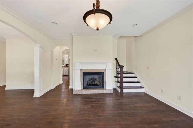 Building Photo - 841 Denzil Ave