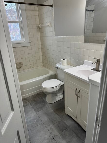 Building Photo - 972 Ashland Ave