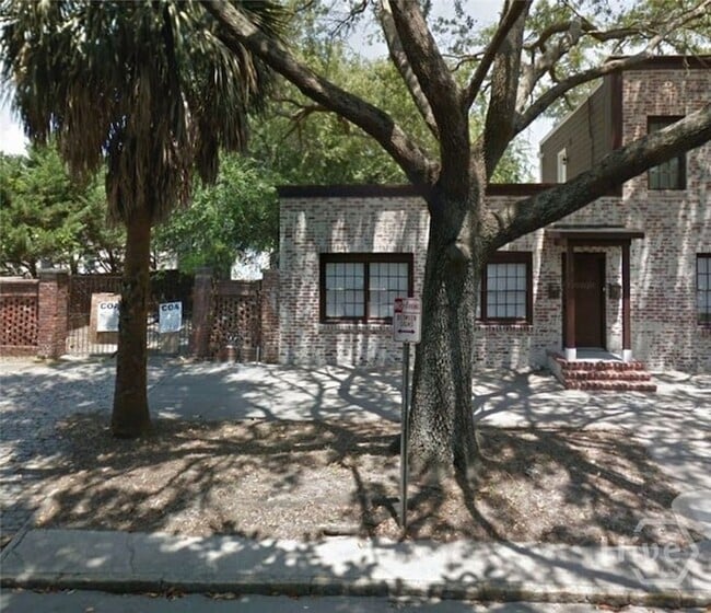 Primary Photo - 506 E Liberty Ln