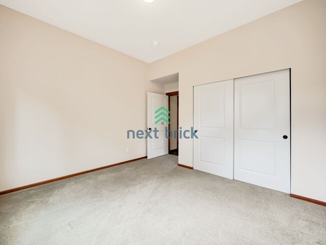 Building Photo - 4 Bed and 3 Bath Lake View Single-family H...