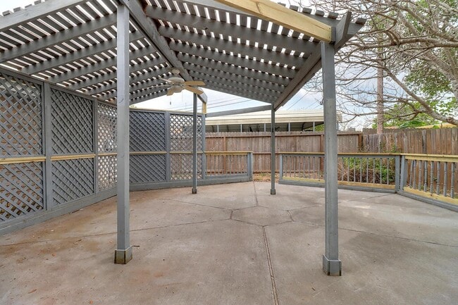 Building Photo - 3121 Seafoam Dr