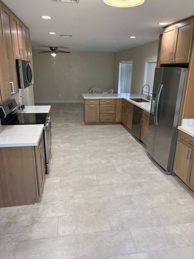 Building Photo - 8626 W Greenbrian Dr