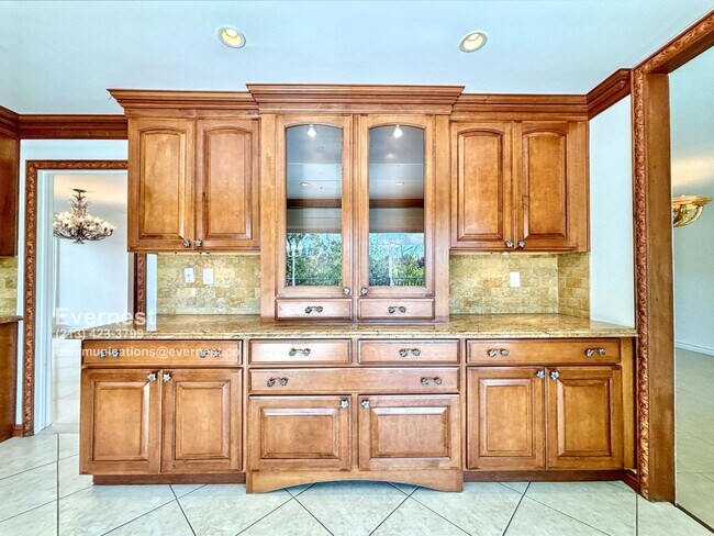 Building Photo - 10211 Clematis Ct