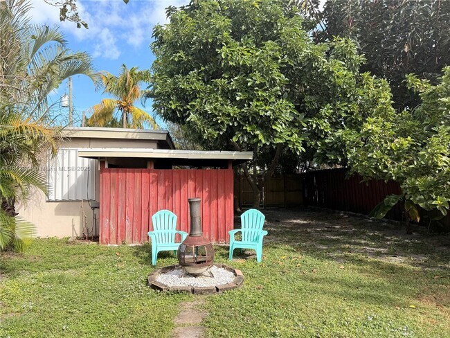 Building Photo - 2435 Wilson St