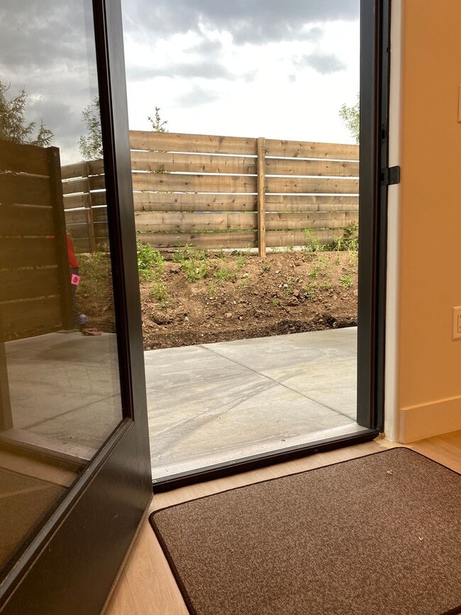 Building Photo - New Townhome Driggs!  3 bedroom / 2.5 bath with garage!