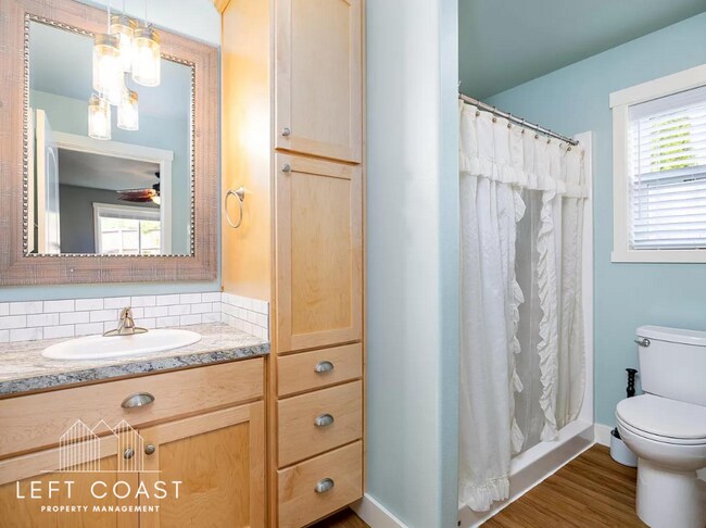 Building Photo - 5371 NE Wave Ln