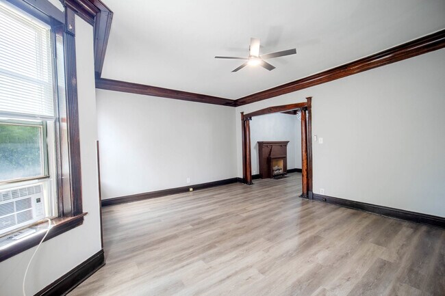 Building Photo - 6362 S Greenwood Ave