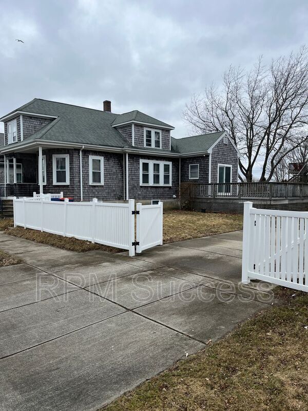 205 Hudson St 205 Hudson St New Bedford MA 02744 Apartment Finder