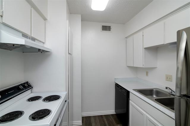 Building Photo - 7048 Glenview Dr