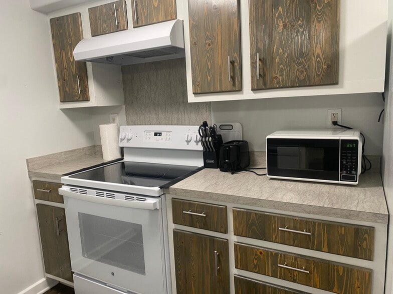 Building Photo - 516 36th Ave N