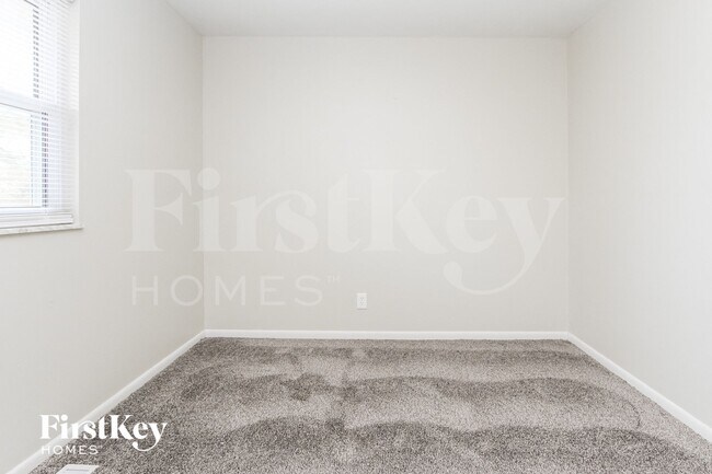 Building Photo - 324 Hopkins Rd