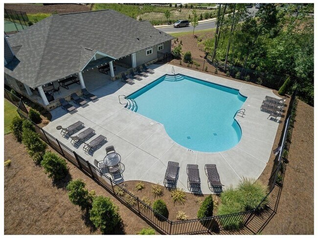 Building Photo - 656 Leland Pkwy