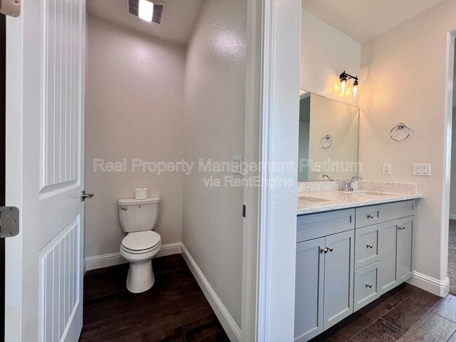 Building Photo - 1436 E Via Albero Dr