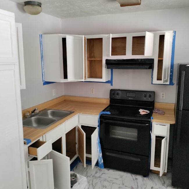 Kitchen - 950 E Avenue H