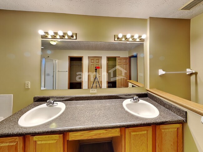 Building Photo - 6038 Platinum Dr