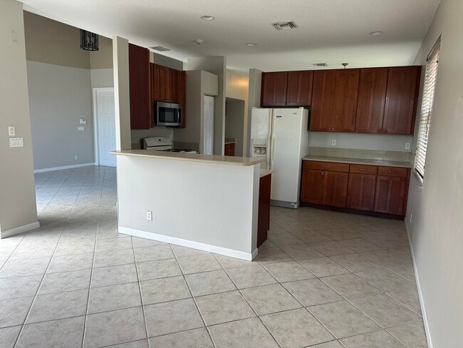 Building Photo - 127 Lancaster Way