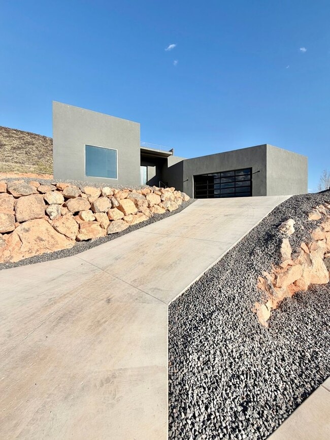 Building Photo - BRAND NEW Casita with Stunning Views