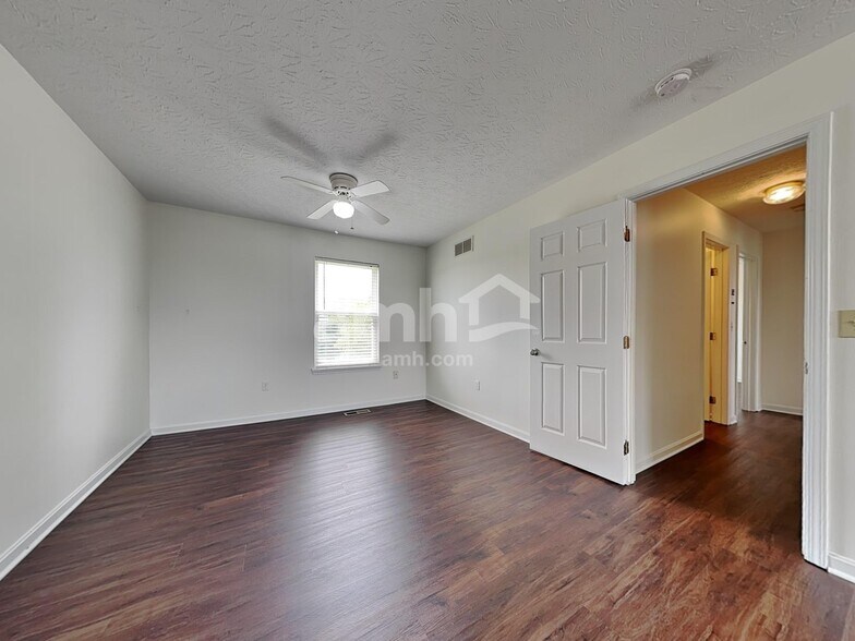 Building Photo - 10320 Fredricksburg Rd