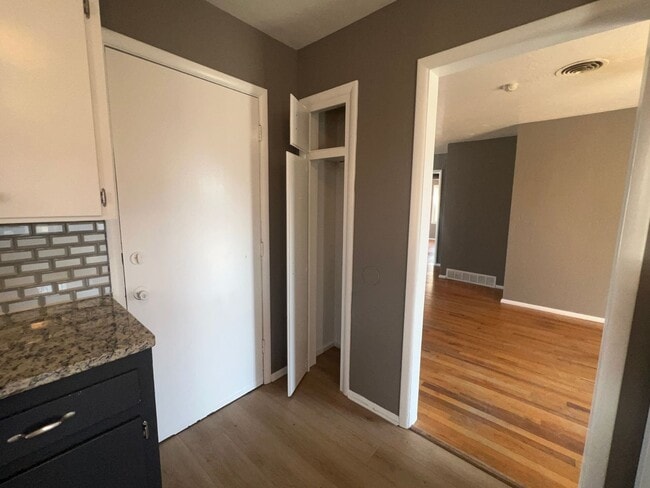 Building Photo - 1204 NW Carroll- AVAILABLE NOW!!