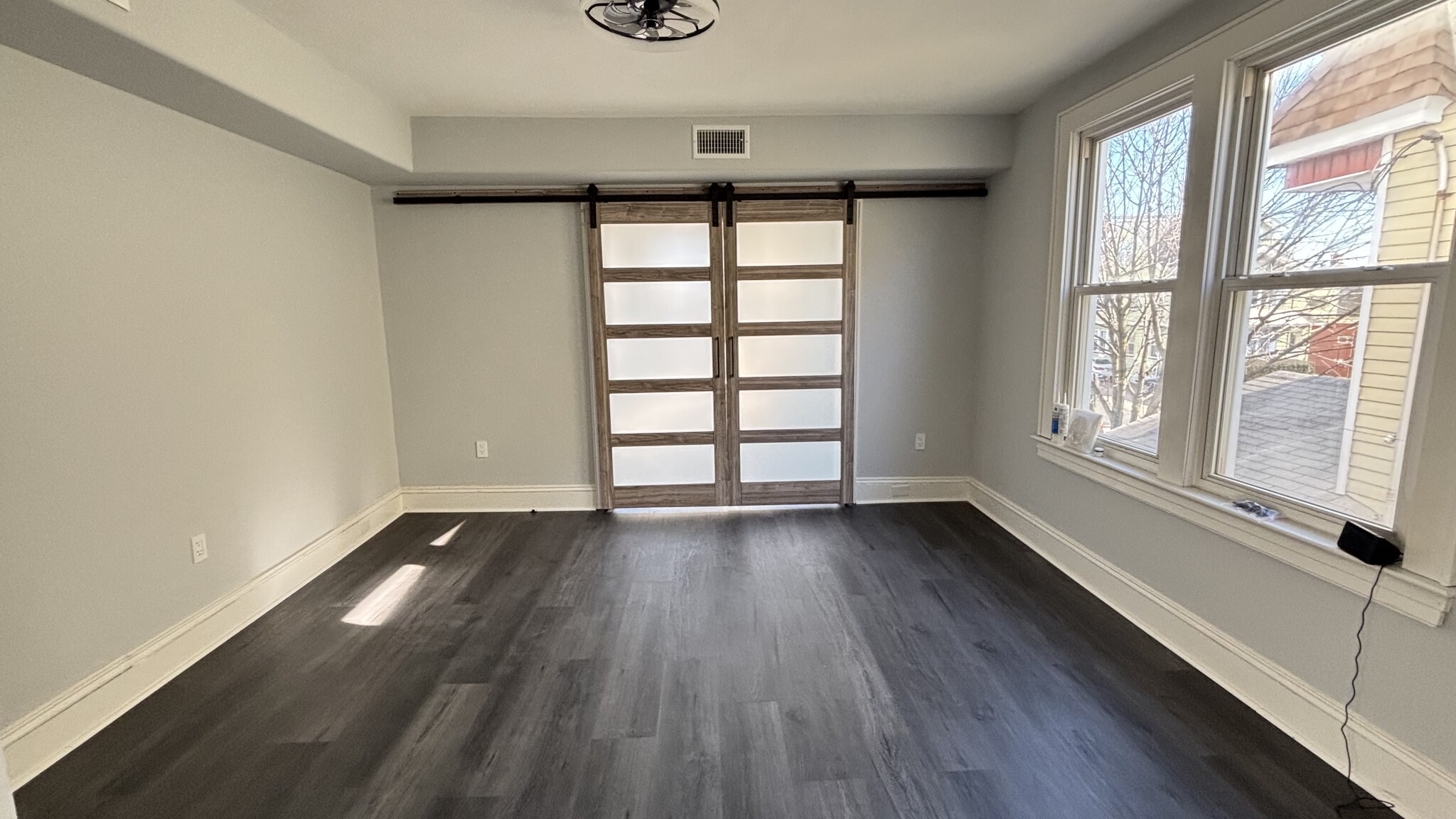 Living room - 347 Belgrove Dr