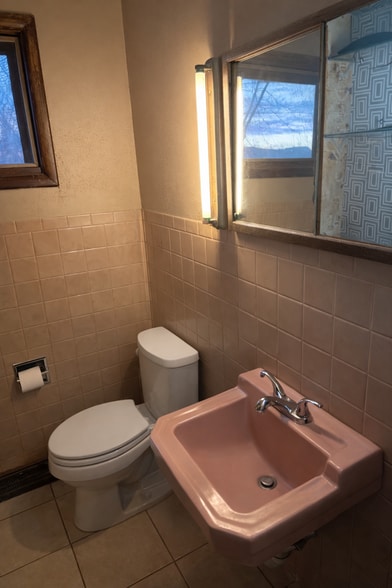 Building Photo - 1619 America Ave NW