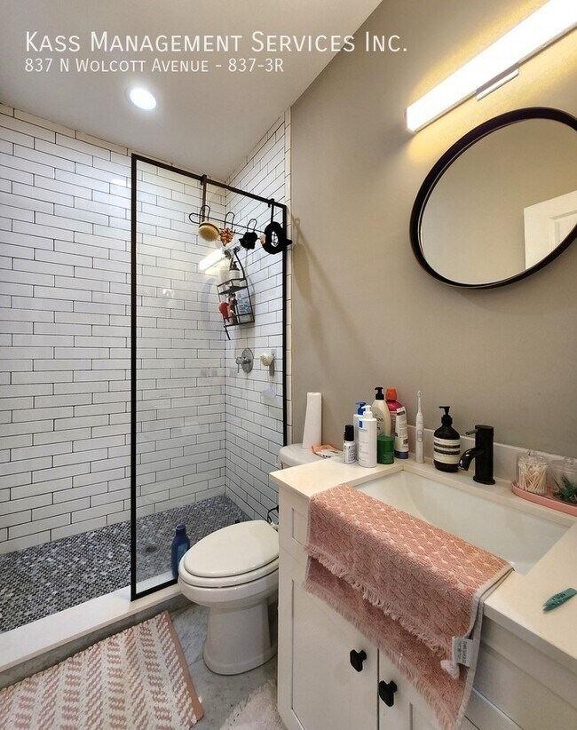 Building Photo - 837 N Wolcott Ave