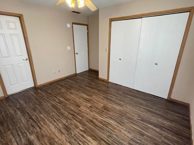 Building Photo - 1019 Grove-