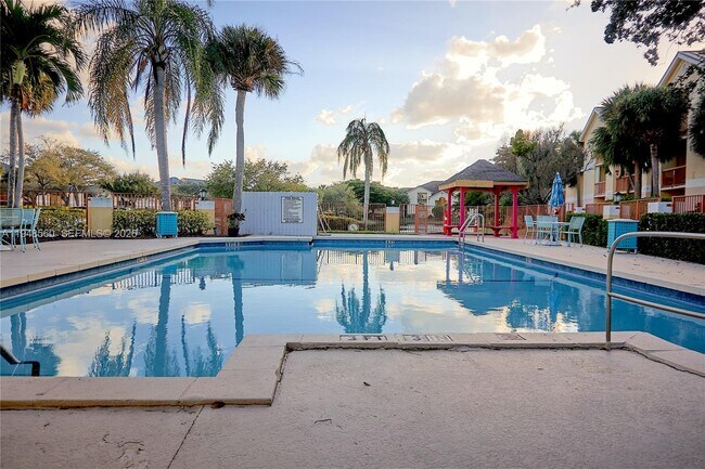 Building Photo - 7610 Westwood Dr