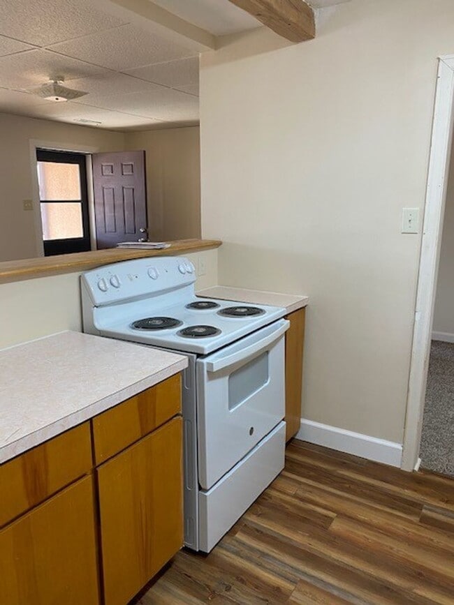 Building Photo - ALL PROSPECTIVE TENANTS MUST SUBMIT A $58 ...
