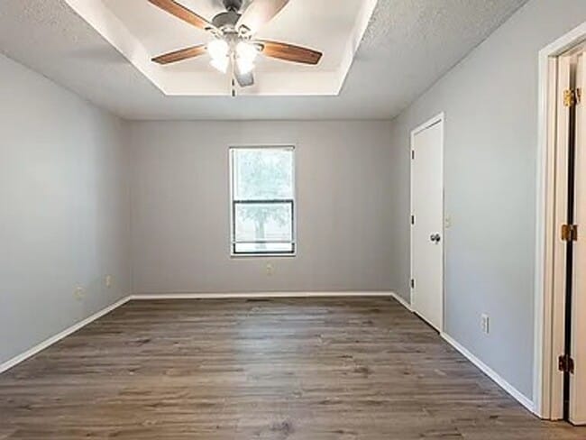 Building Photo - 3 Bed 2 Bath 2 Car Garage 1/2 off 1st Months Rent