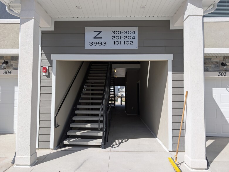 Building Photo - 3993 W Big Horn Dr