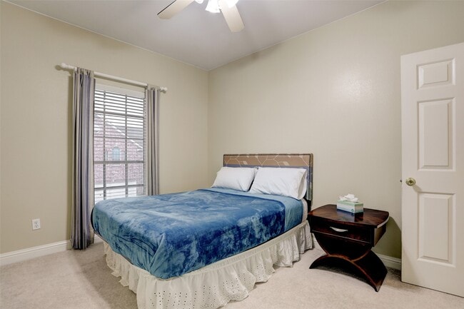 Building Photo - 1408 S Friendswood Dr