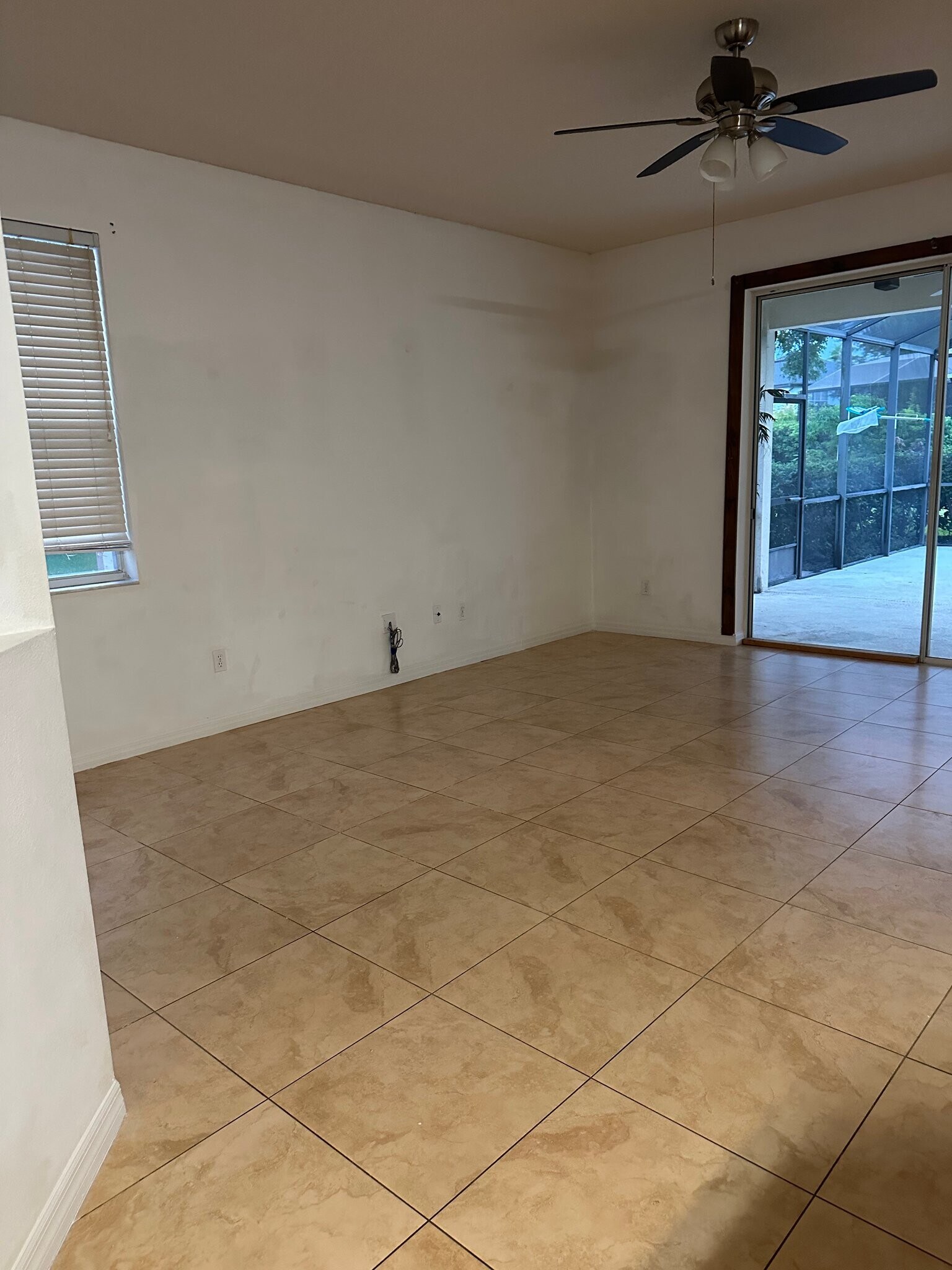 Building Photo - 4940 Bellthorn Dr