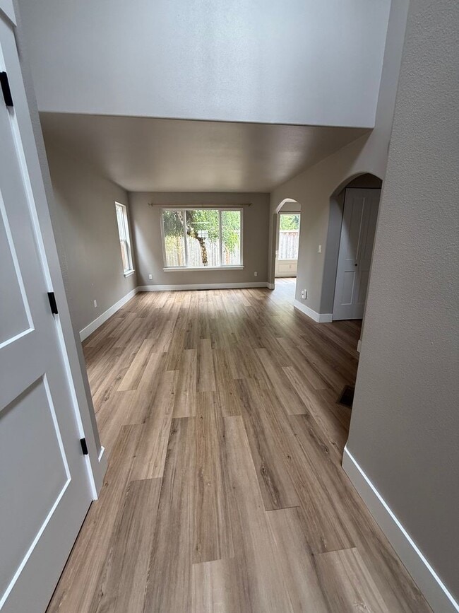 Building Photo - 4 Bedroom 2.5 Bath. Cul-de-Sac Home $3649....