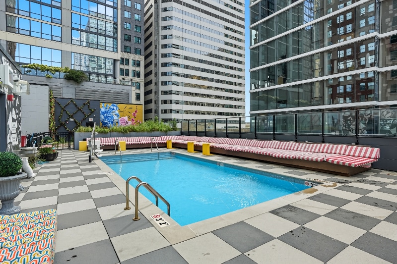 Building Photo - 98 E Lake St