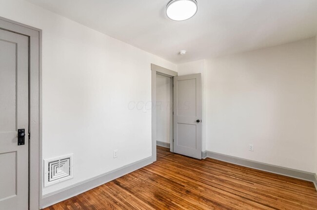 Building Photo - 289 Brehl Ave