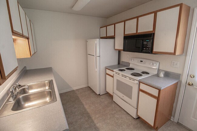 Building Photo - 5200-5202 Tessa Way