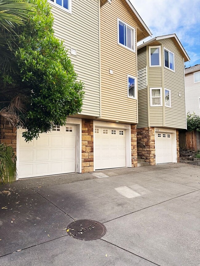 Building Photo - 2bd/1.5ba Seattle Townhome
